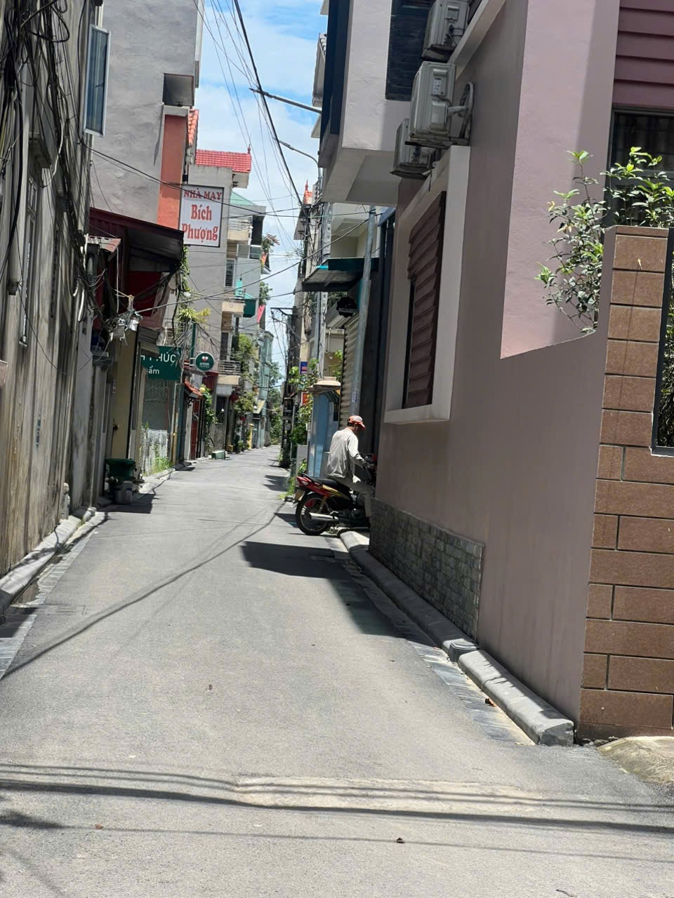 Bán nhà 3 tầng gần chợ Kim Xuân Nộn: 45m², ô tô đỗ cửa, giá tốt