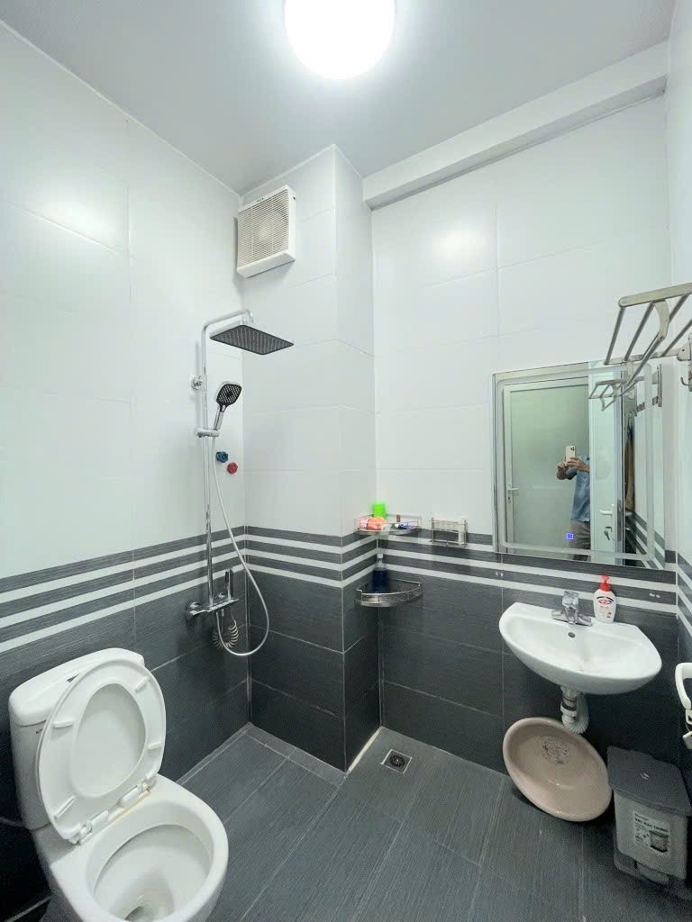 Bán nhà Ngọc Thụy 5 tầng, 32m2, Ô tô vào nhà - Giá Tốt