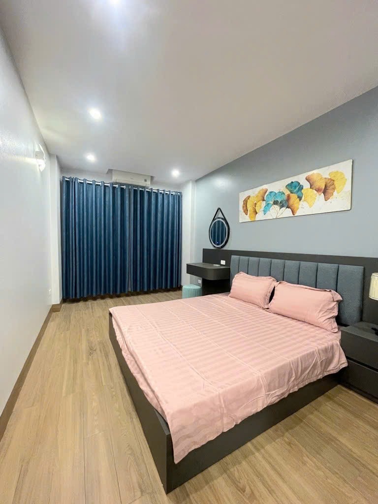 Bán nhà Ngọc Thụy 5 tầng, 32m2, Ô tô vào nhà - Giá Tốt