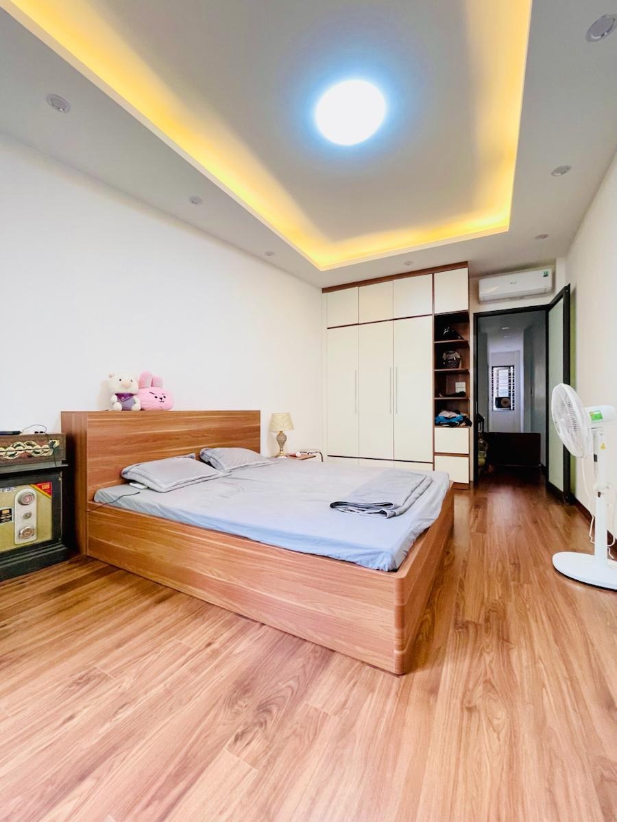 Bán Nhà Ngõ Hòa Bình, Phố Minh Khai: 42m2, 5 Tầng, 8.6 Tỷ - Vị Trí Đắc Địa