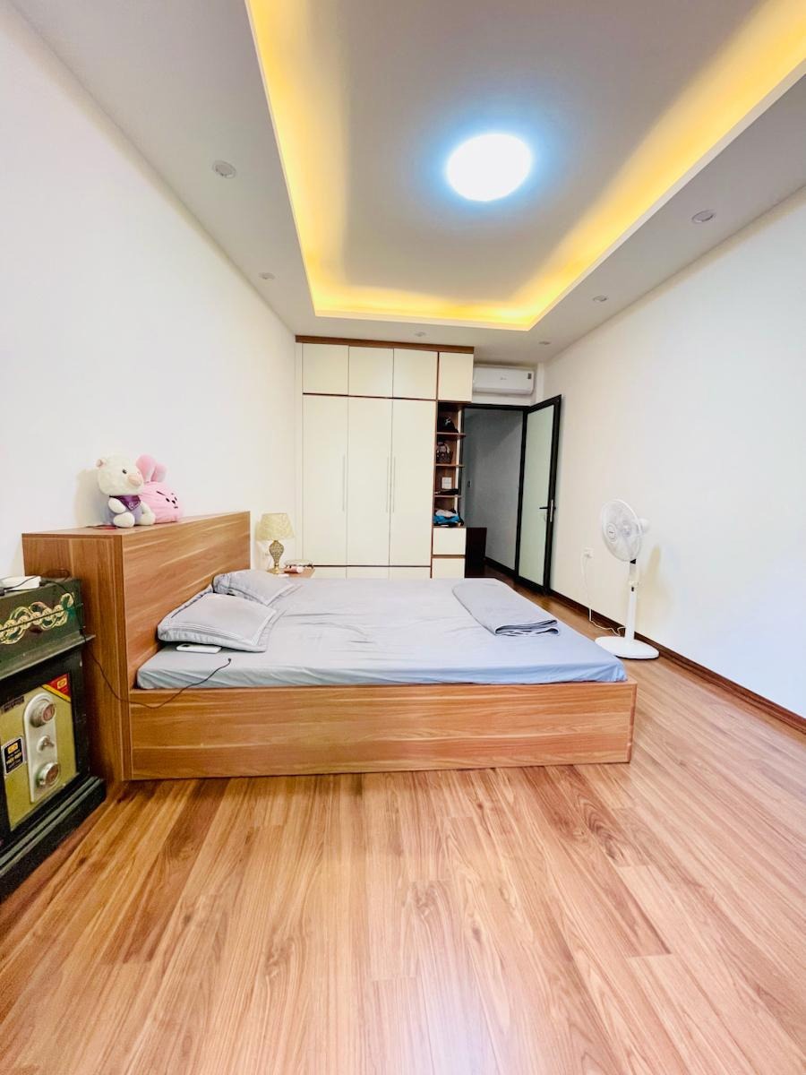 Bán Nhà Ngõ Hòa Bình, Phố Minh Khai: 42m2, 5 Tầng, 8.6 Tỷ - Vị Trí Đắc Địa