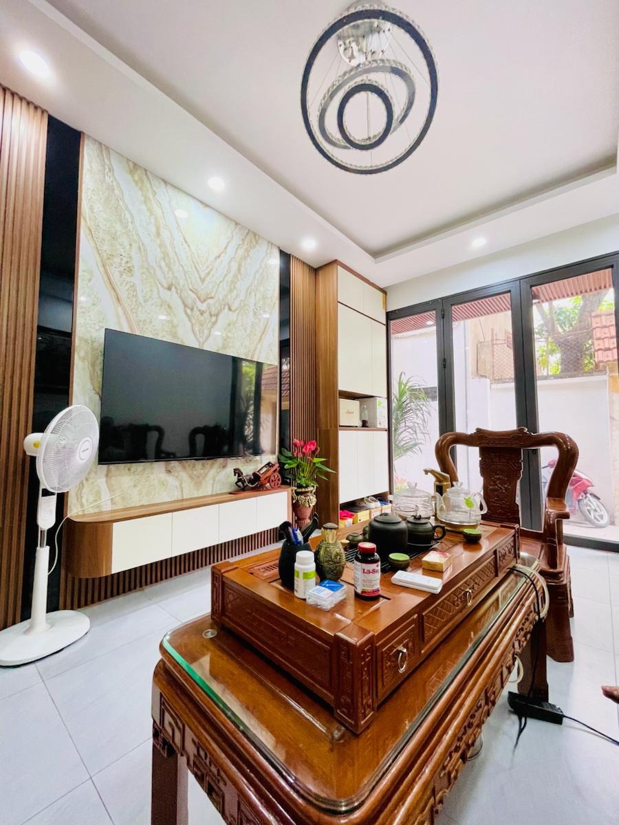 Bán Nhà Ngõ Hòa Bình, Phố Minh Khai: 42m2, 5 Tầng, 8.6 Tỷ - Vị Trí Đắc Địa