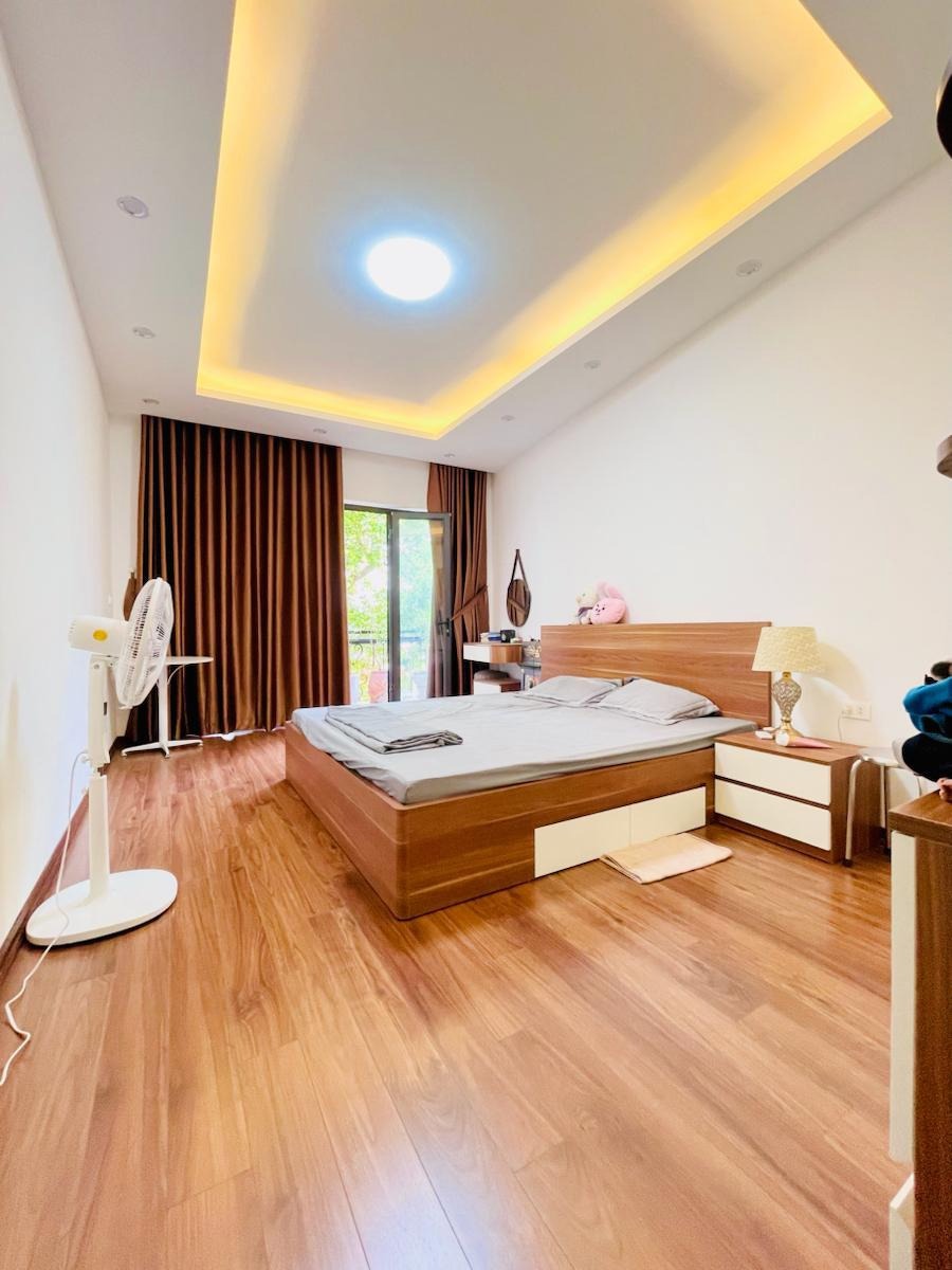 Bán Nhà Ngõ Hòa Bình, Phố Minh Khai: 42m2, 5 Tầng, 8.6 Tỷ - Vị Trí Đắc Địa