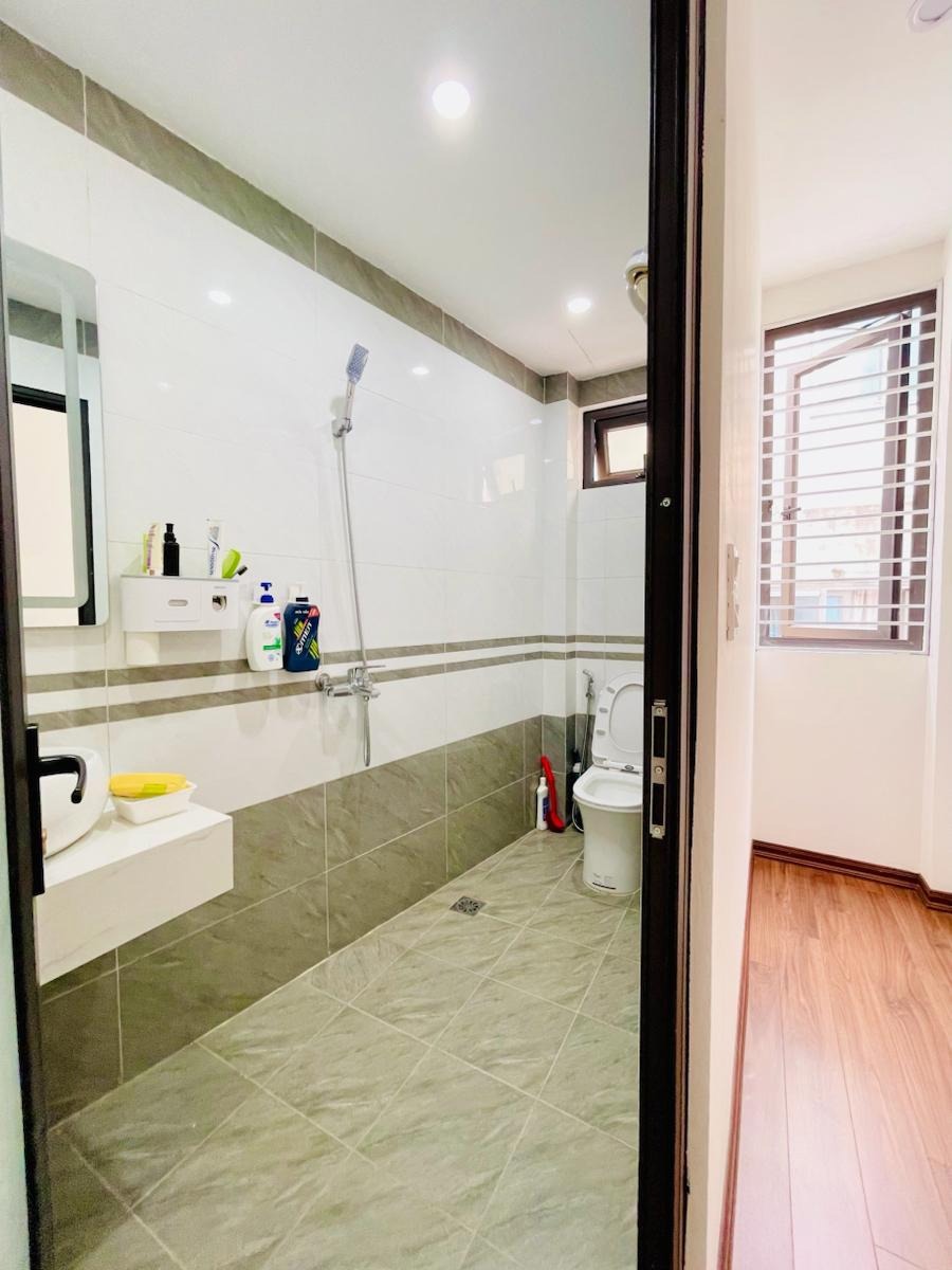 Bán Nhà Ngõ Hòa Bình, Phố Minh Khai: 42m2, 5 Tầng, 8.6 Tỷ - Vị Trí Đắc Địa