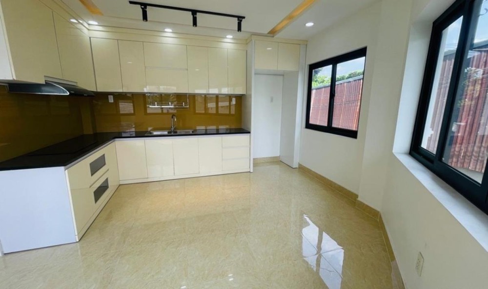 Nhà mới 4 tầng lô góc Tô Ngọc Vân, Q12 - 57m2, Giá 6.x tỷ