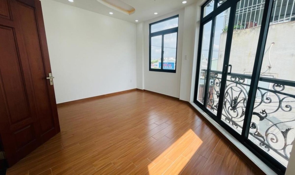 Nhà mới 4 tầng lô góc Tô Ngọc Vân, Q12 - 57m2, Giá 6.x tỷ