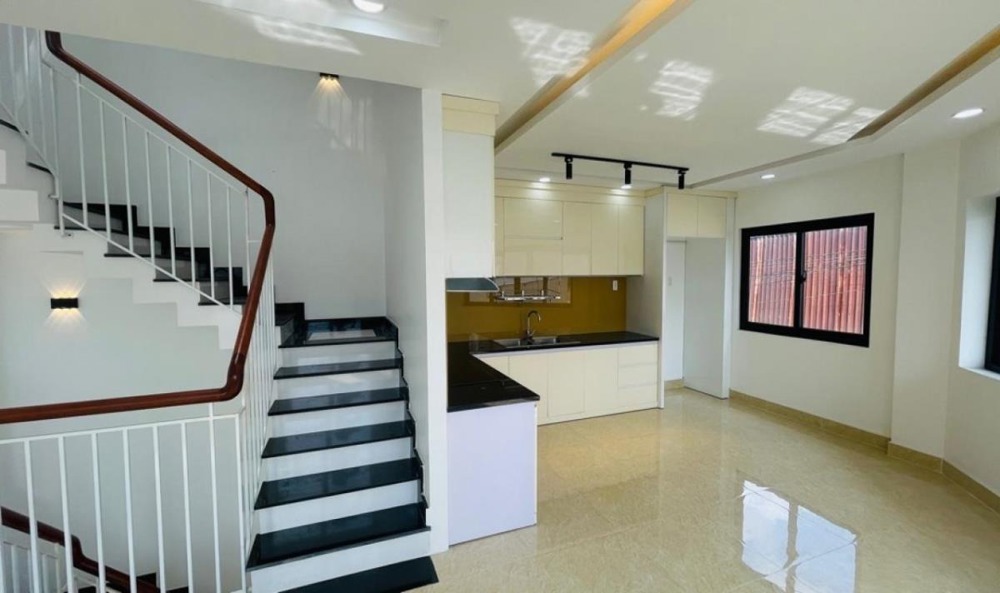 Nhà mới 4 tầng lô góc Tô Ngọc Vân, Q12 - 57m2, Giá 6.x tỷ