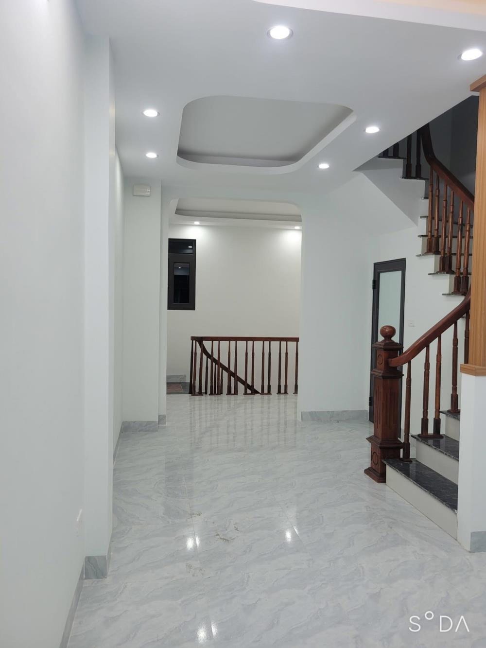 Bán nhà 5 tầng, ô tô vào nhà, gần Tây Hồ - 39m² - Sổ đỏ vuông vắn