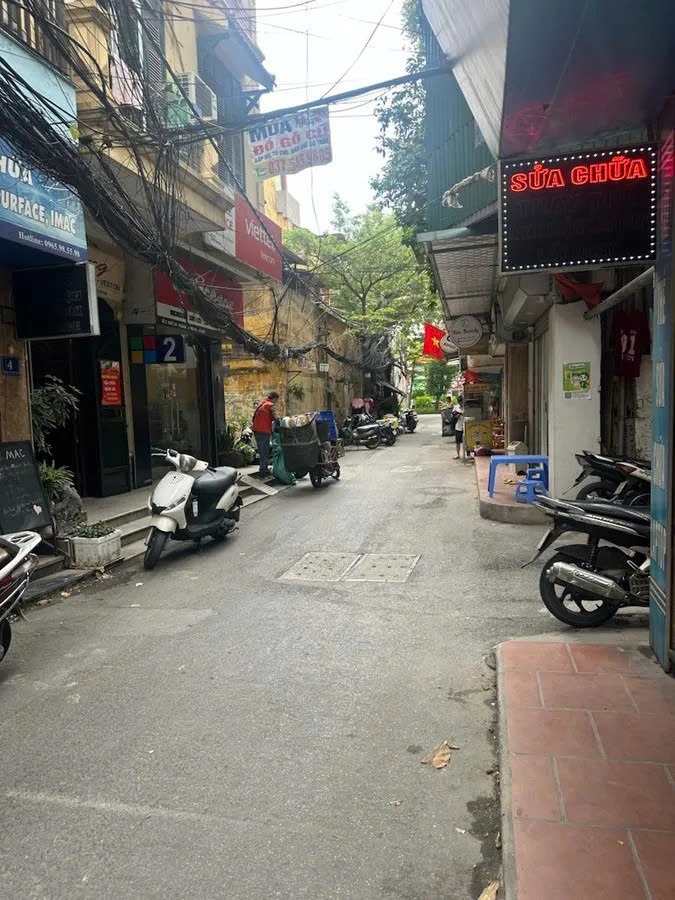 Bán Nhà Phố Thái Hà 68m2 x 3 Tầng, Kinh Doanh, Ô Tô Đỗ Cửa, 17.8 Tỷ
