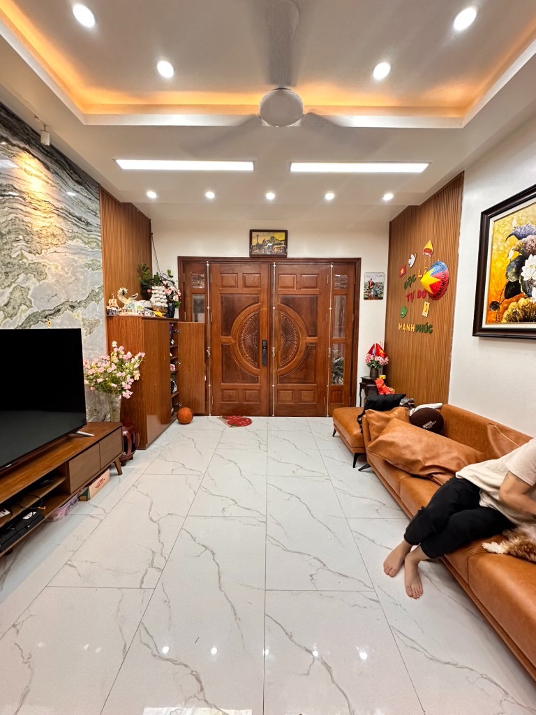 Nhà phố 5 tầng Hoàng Hoa Thám - Vị trí đẹp, nội thất cao cấp, giá tốt