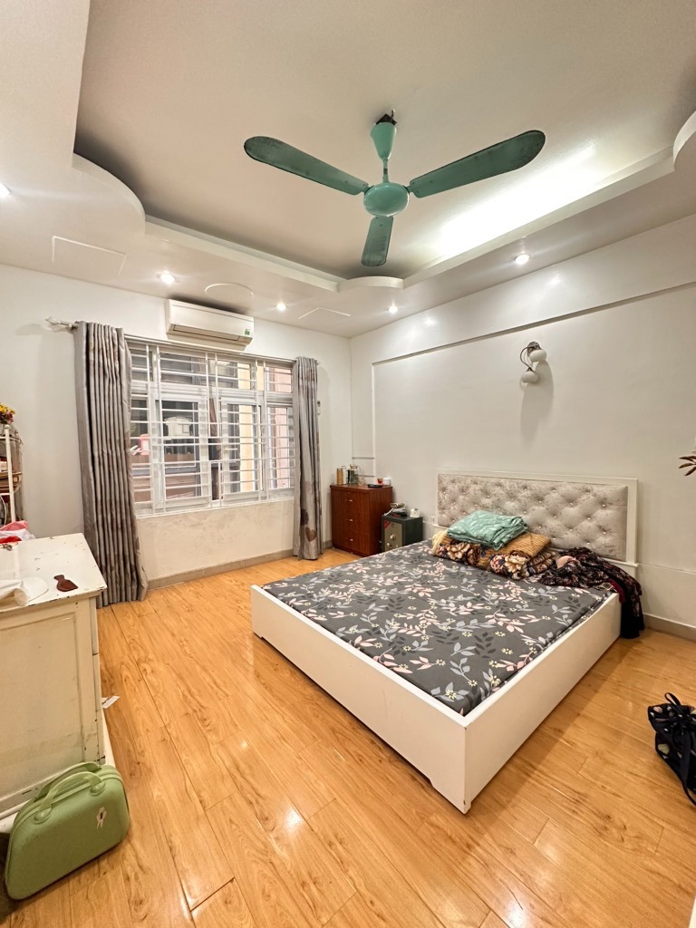 Nhà phố 5 tầng Hoàng Hoa Thám - Vị trí đẹp, nội thất cao cấp, giá tốt