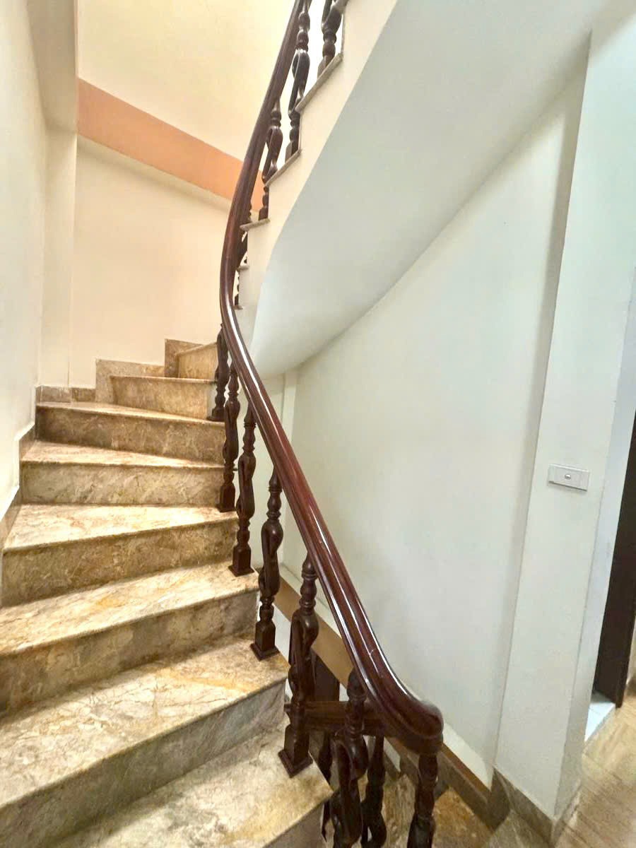 Nhà phố Nguyễn Chí Thanh, Đống Đa: 50m2, 5 tầng, Mặt tiền 4m, Giá 18 tỷ
