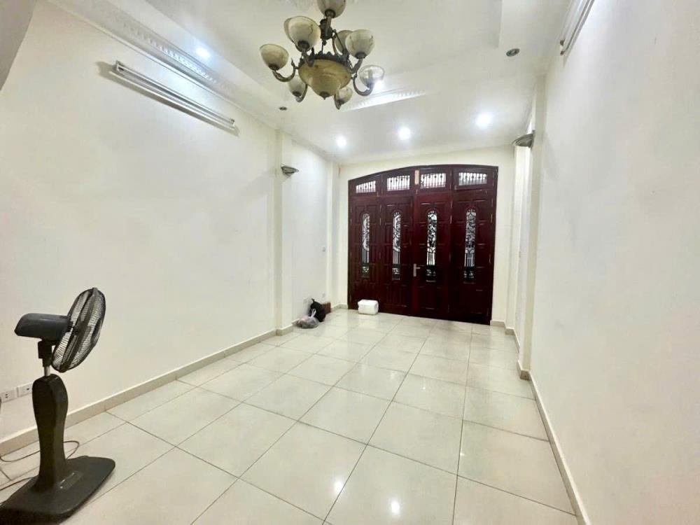 Nhà phố Nguyễn Chí Thanh, Đống Đa: 50m2, 5 tầng, Mặt tiền 4m, Giá 18 tỷ