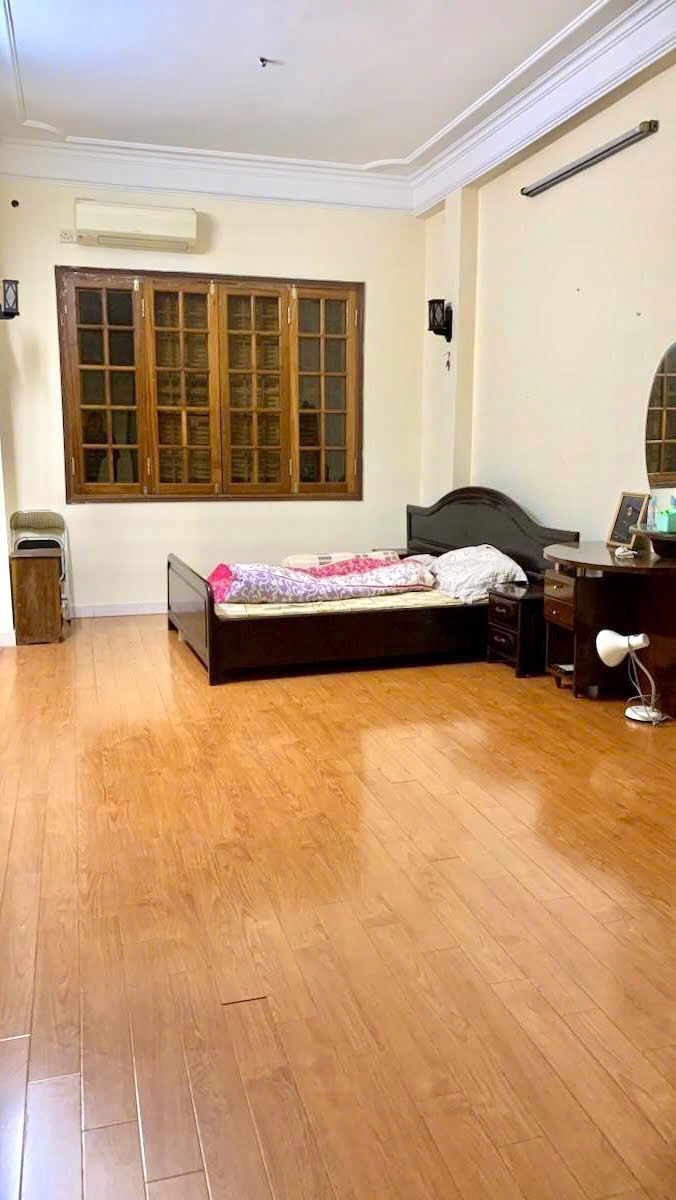 Bán nhà Đống Đa 40m2, 5 Tầng, Mặt Tiền 4m - Vị Trí Đắc Địa Nguyễn Chí Thanh