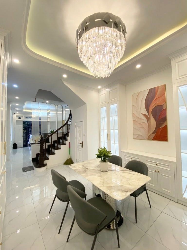 Bán Gấp Nhà Mặt Phố Lê Đức Thọ - 4.5m - Ô Tô Đỗ Cửa - 8 Tỷ