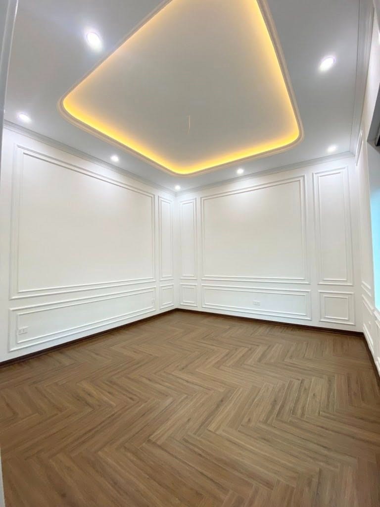 Bán Gấp Nhà Mặt Phố Lê Đức Thọ - 4.5m - Ô Tô Đỗ Cửa - 8 Tỷ