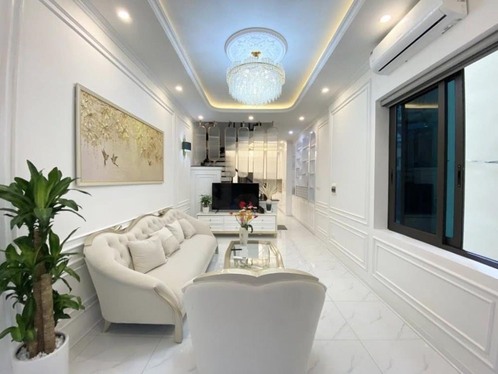 Bán Gấp Nhà Mặt Phố Lê Đức Thọ - 4.5m - Ô Tô Đỗ Cửa - 8 Tỷ