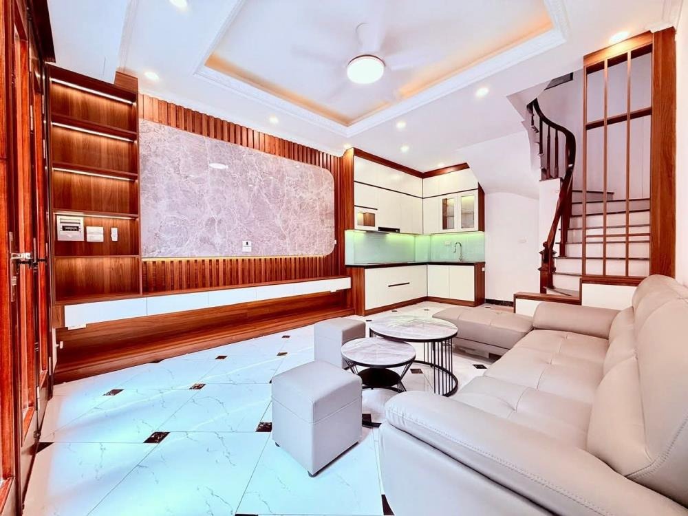 Bán nhà phố Trần Duy Hưng, Cầu Giấy: Vị trí trung tâm, 20m ra ô tô