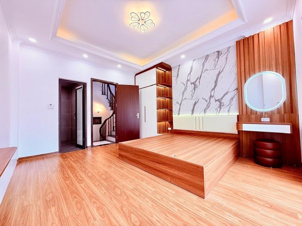 Bán nhà phố Trần Duy Hưng, Cầu Giấy: Vị trí trung tâm, 20m ra ô tô