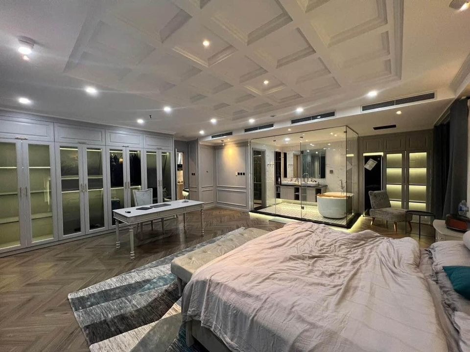Phân Lô VIP Cầu Giấy 100m2, Mặt Tiền 6m, Giá 47 Tỷ - 2 Mặt Tiền