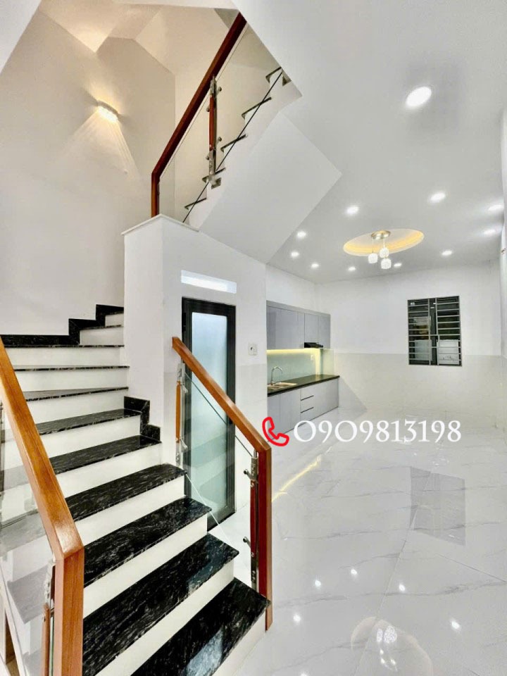 Nhà Quận 5 - Vị trí đẹp, SHR, 4PN, gần trung tâm