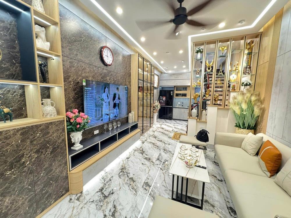 Ngõ 120 Tân Mai: Nội Thất Đẳng Cấp, Kinh Doanh Đỉnh, Ô Tô Gần