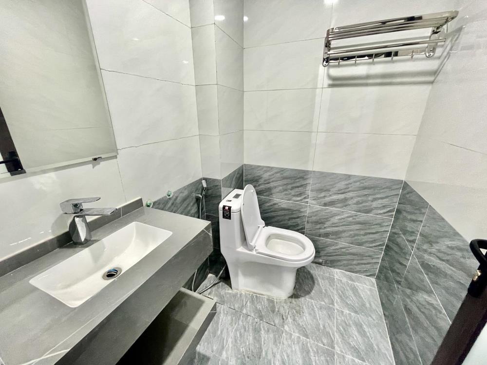 Ngọa Long 35m2 - 6 Tầng, Mặt Tiền 4.6m, Giá 7.58 Tỷ