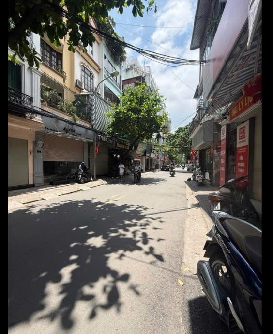 Siêu phẩm mặt phố Nguyễn Ngọc Nại: Kinh doanh đỉnh, sổ vuông vắn, giá tốt