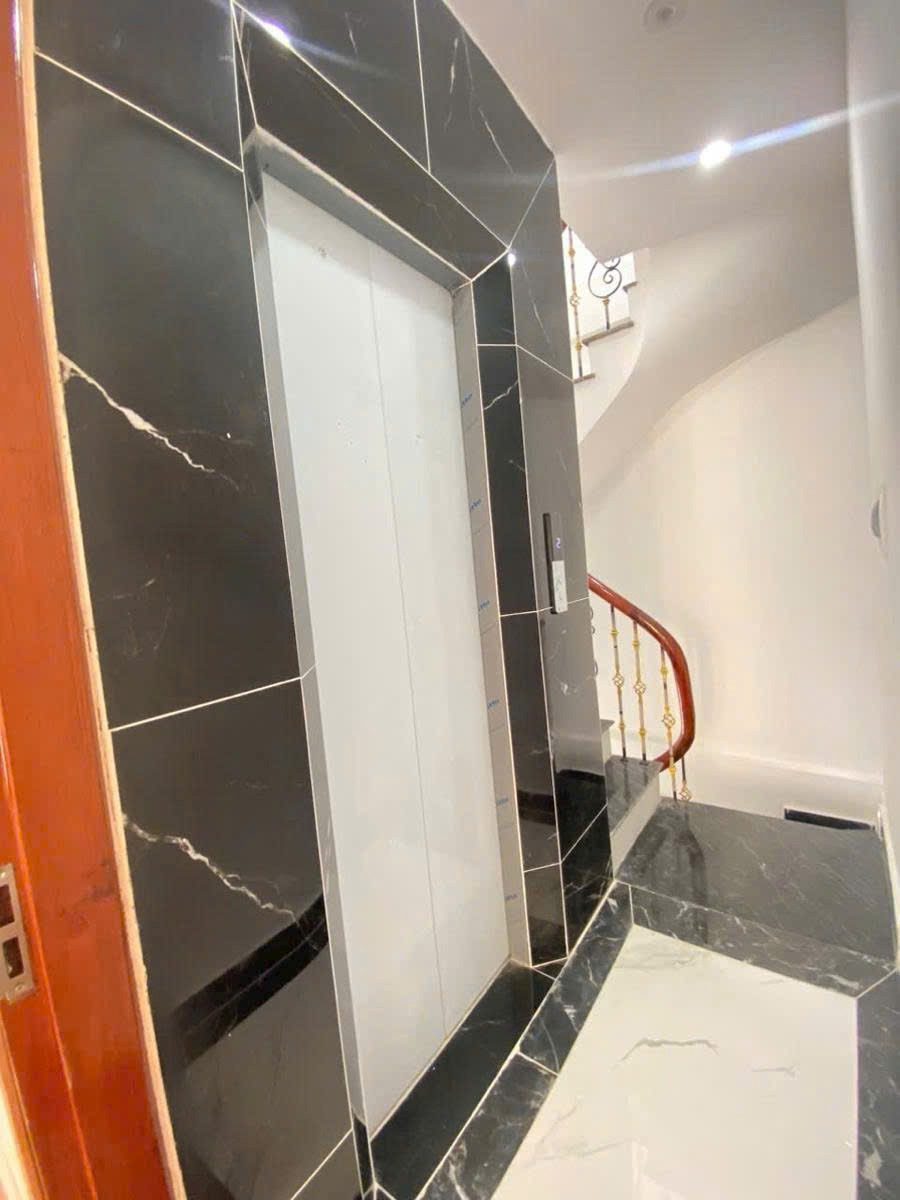 Bán nhà Khương Đình, 6 Tầng Thang Máy, Gần Phố - Giá 8.2 Tỷ