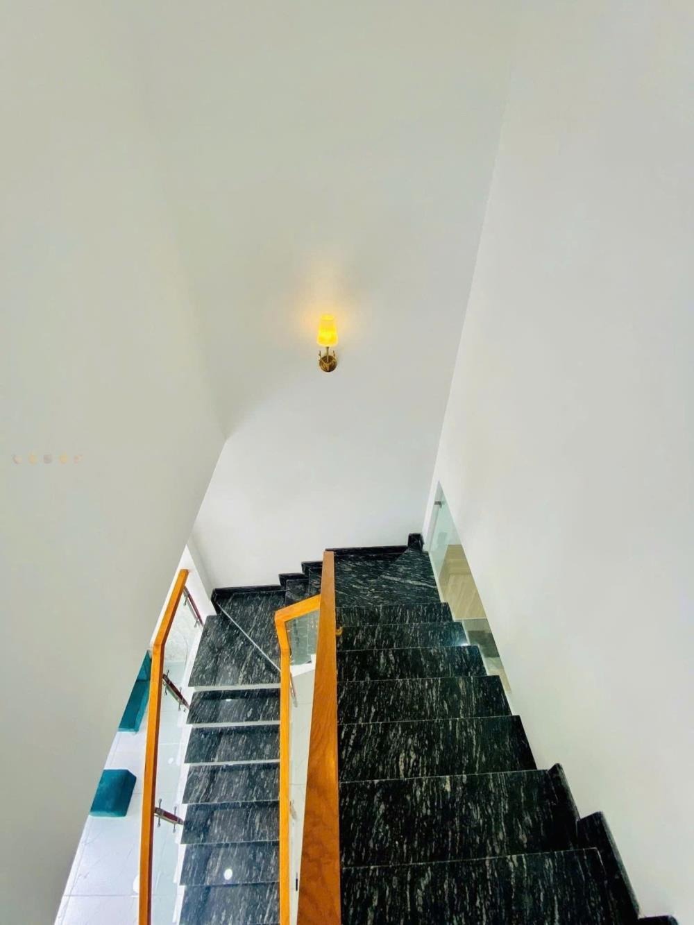Nhà nhỏ xinh 36m2, 1 trệt 1 lầu, SHR, giá tốt - gần Bến Xe Miền Tây