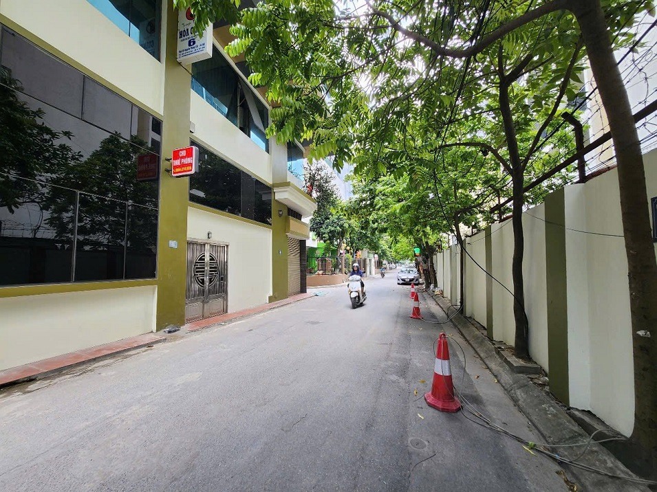 Nhà Phố Nguyễn Phong Sắc Phân Lô - 105m2 - Ô Tô Đỗ Cửa - Giá Tốt