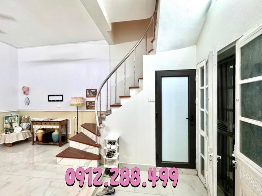 Bán nhà Hồng Hà, Hoàn Kiếm: 28m x 4T, 5.1 tỷ - Sân Chơi Lớn, Ô Tô Vào Sát Nhà