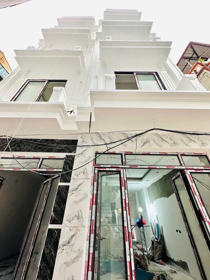 Nam Dư - Lĩnh Nam: Nhà 35m² 5 Tầng, Lô Góc, Kinh Doanh - Giá Tốt