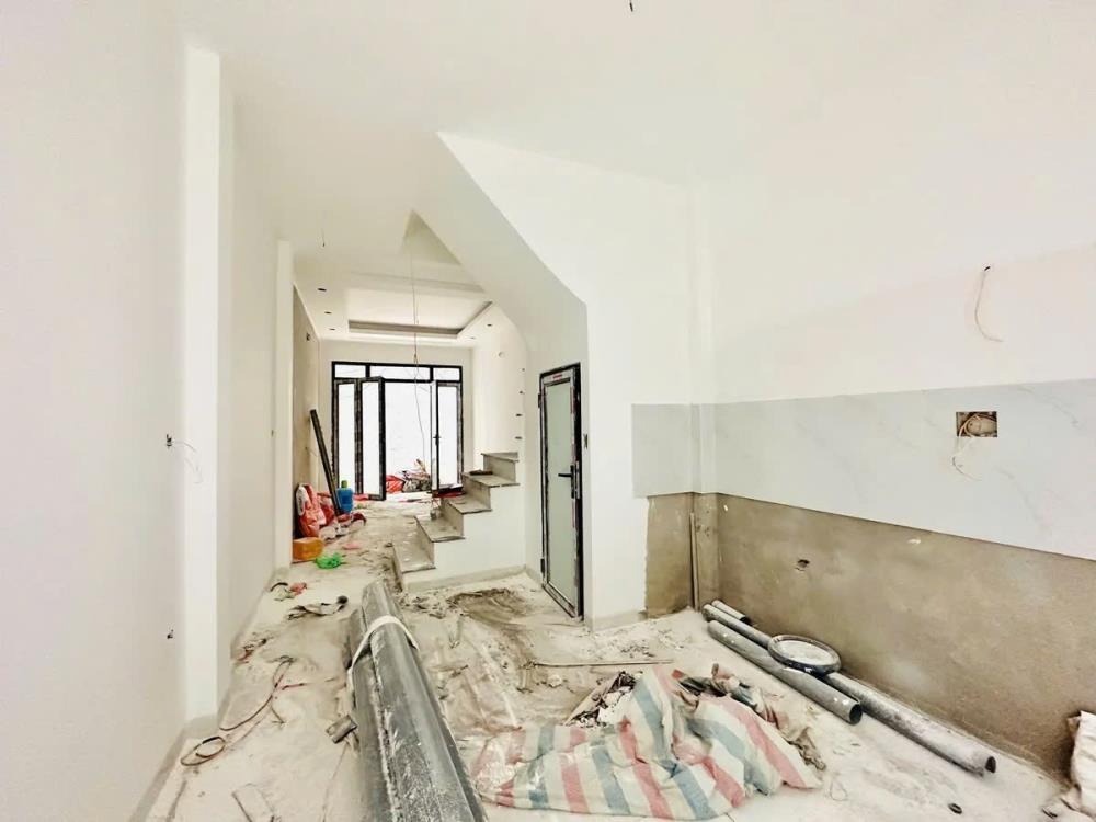 Nam Dư - Lĩnh Nam: Nhà 35m² 5 Tầng, Lô Góc, Kinh Doanh - Giá Tốt