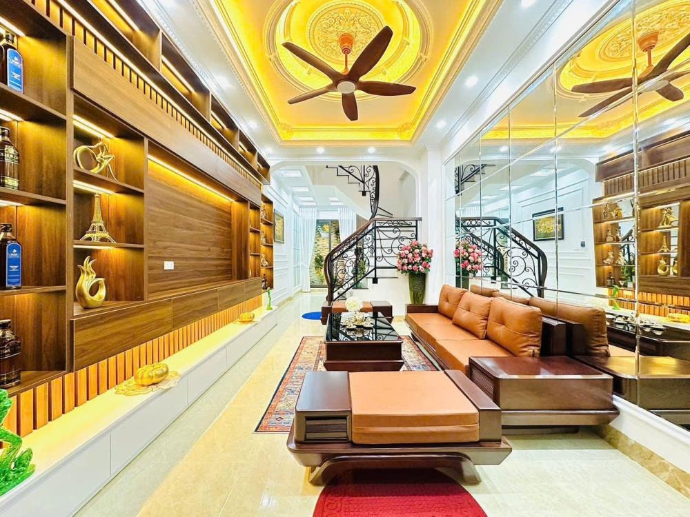 Bán nhà ngõ 2 Hoàng Liệt, Hoàng Mai: 50m2, 5 tầng, thang máy, ô tô vào, giá tốt