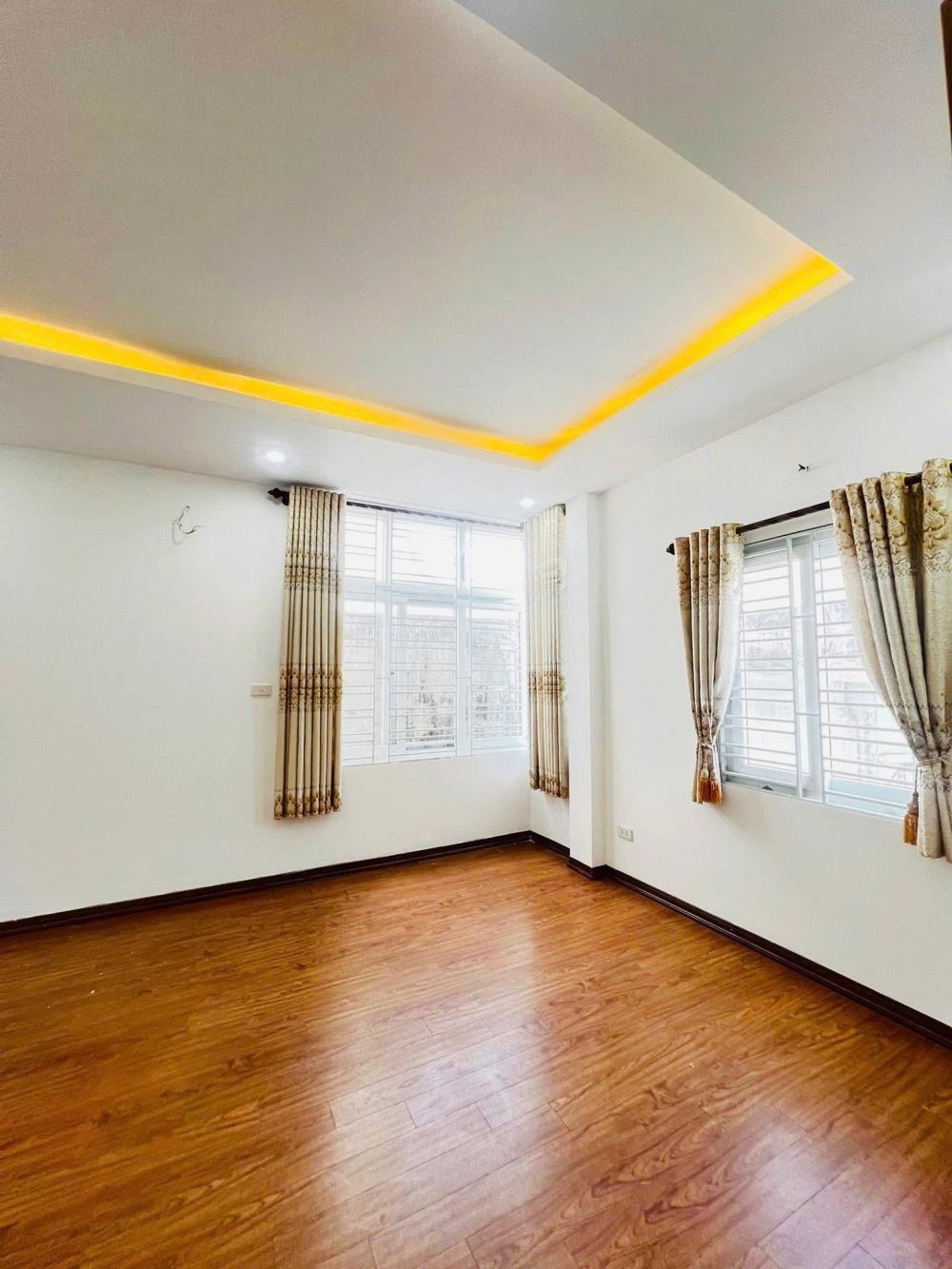 Mỹ Đình: Nhà 5 Tầng, Lô Góc 2 Thoáng, 6.55 Tỷ - Vị Trí Đắc Địa