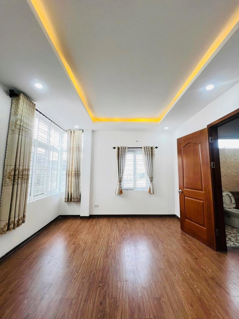 Mỹ Đình: Nhà 5 Tầng, Lô Góc 2 Thoáng, 6.55 Tỷ - Vị Trí Đắc Địa