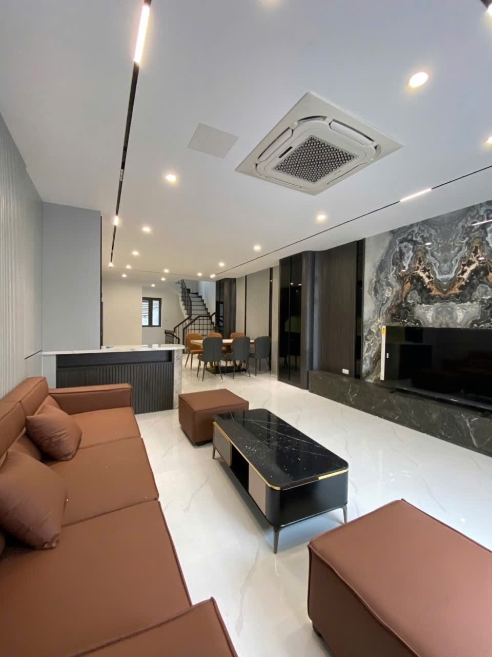Nhà đẹp mới Tân Mai - 4PN, Ô tô vào cửa, Giá Tốt