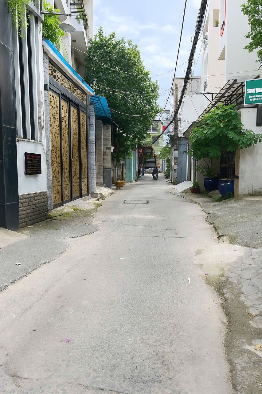 Bán Nhà Phạm Văn Bạch, Tân Bình: 4.3x17m, 3 Tầng, 6.8 Tỷ