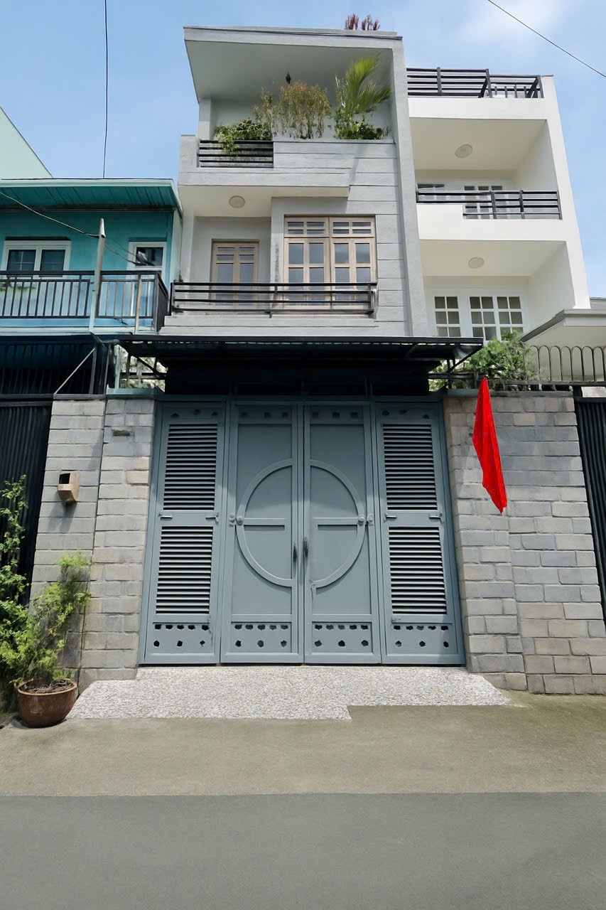 Bán Nhà Phạm Văn Bạch, Tân Bình: 4.3x17m, 3 Tầng, 6.8 Tỷ