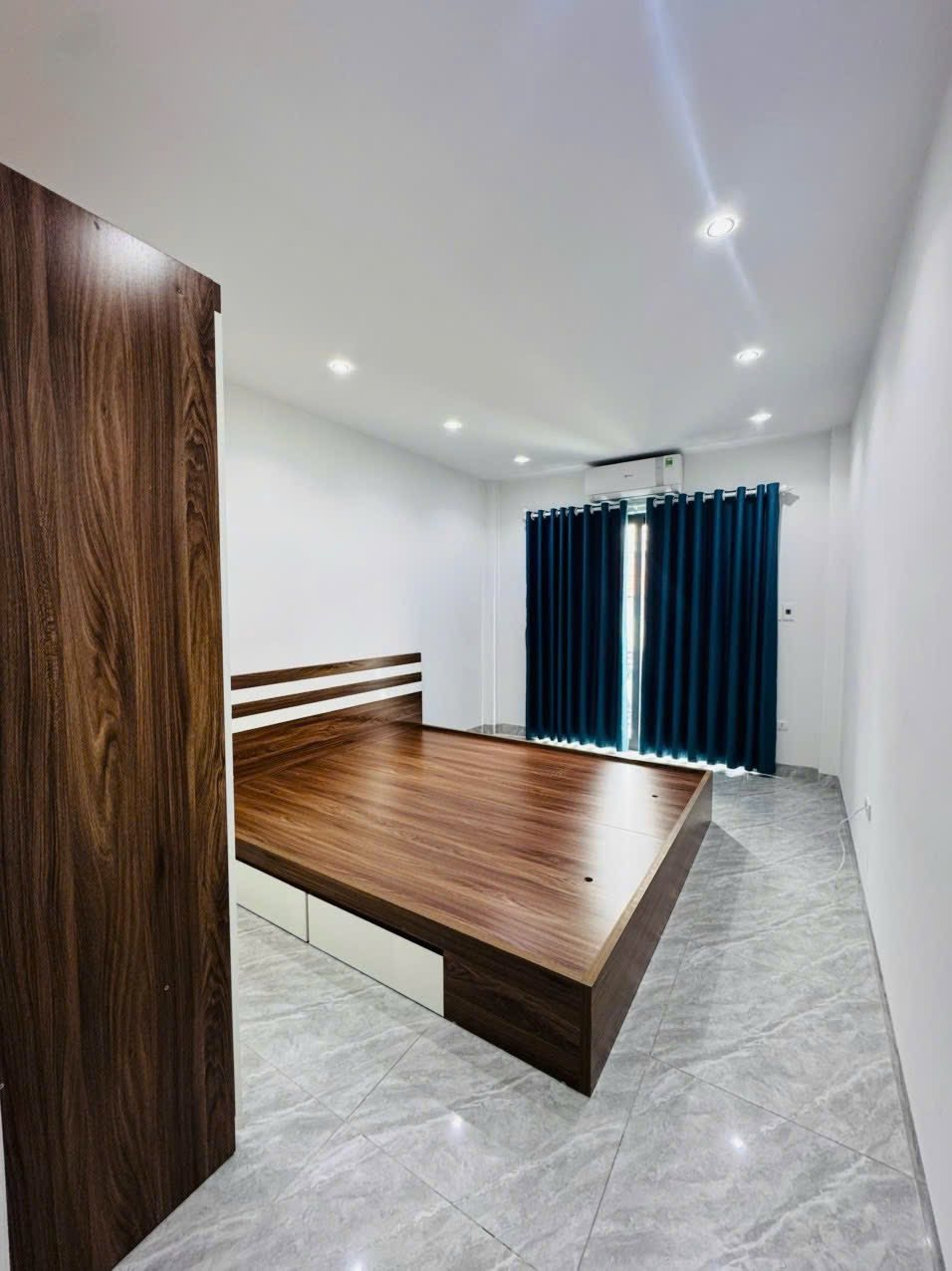 Nhà 5 Tầng, Mặt Tiền Rộng - Vị Trí Đắc Địa Tây Tựu, Giá Tốt