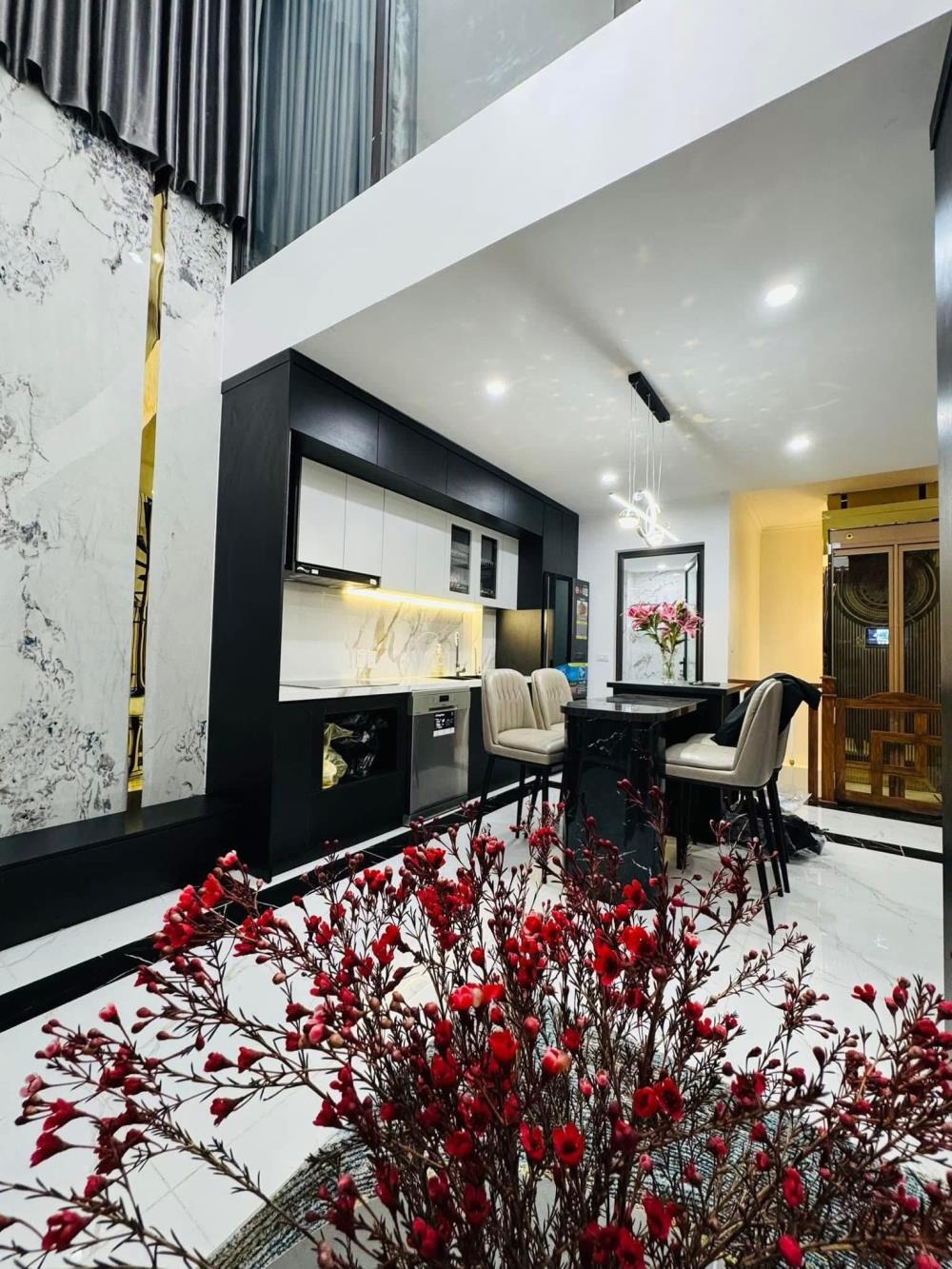 Siêu phẩm thang máy kinh doanh ô tô phố Nguyễn Cao Hai Bà trưng - 11.95 tỷ