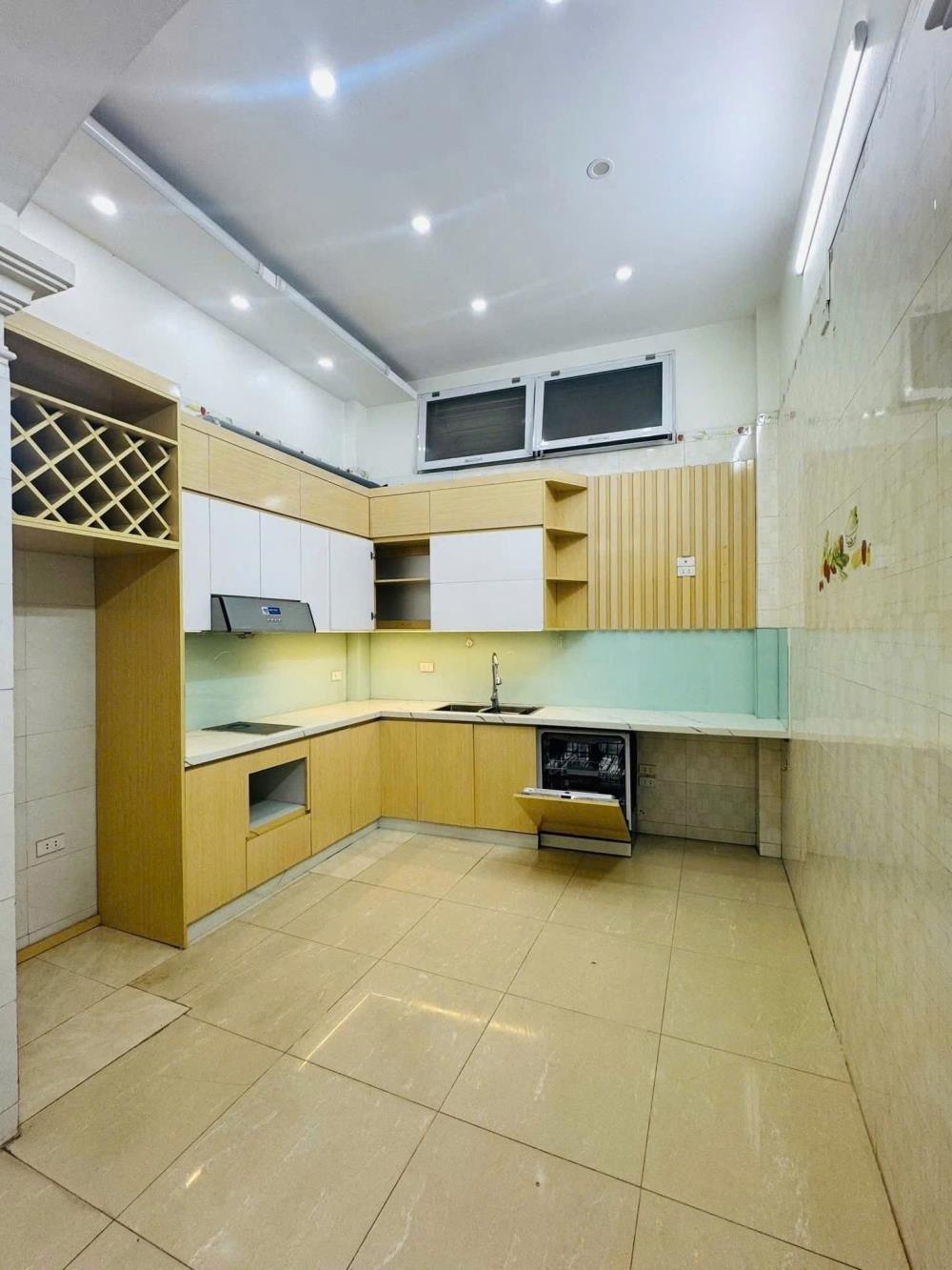 Nhà Tự Xây Quận Thanh Xuân: 4PN, Ô Tô Đỗ Cửa, Giá Tốt