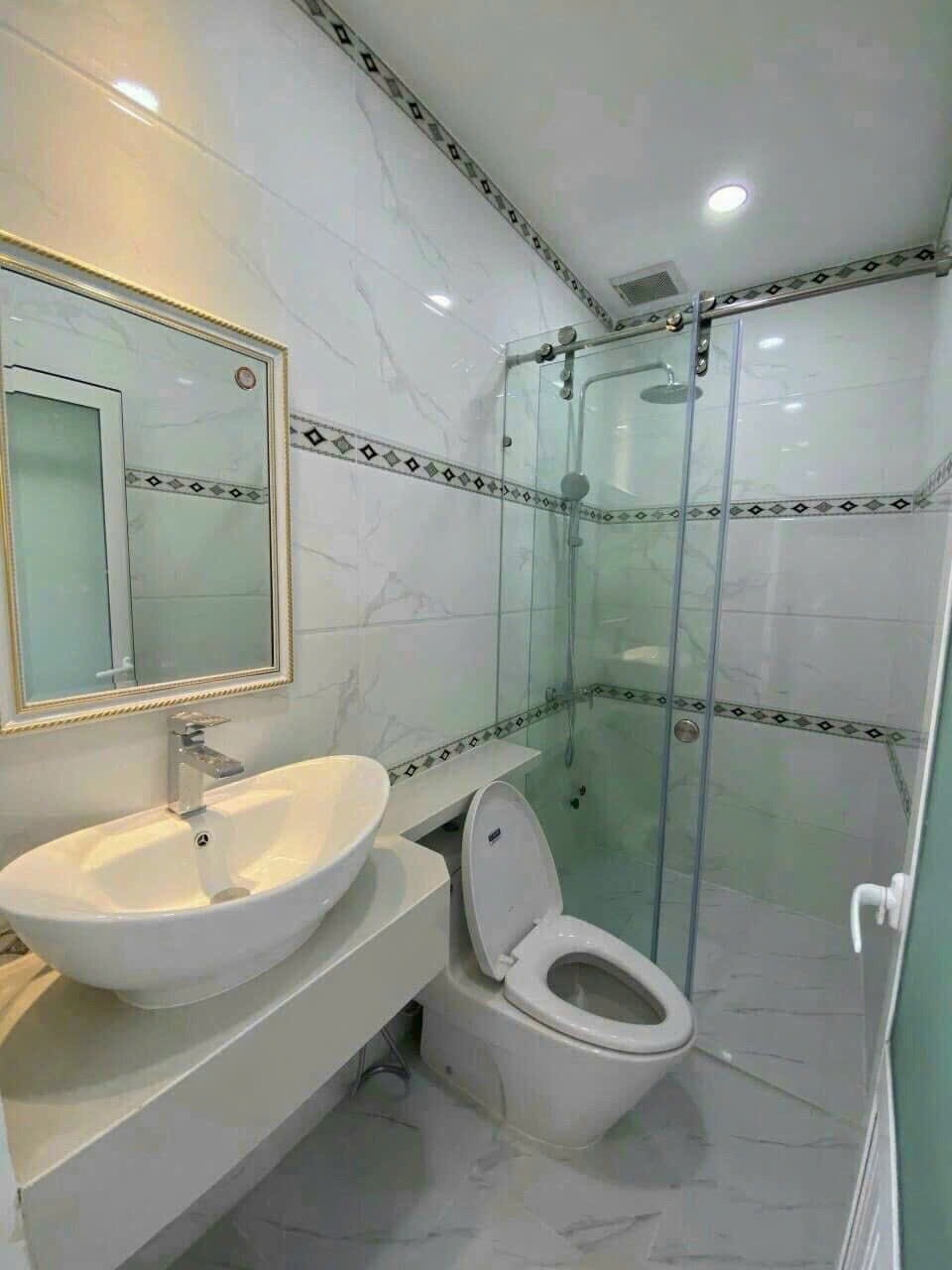 Bán Nhà Phố Quận 8 - 4x14.2m, 1 Trệt 4 Lầu - Giá 9.2 Tỷ