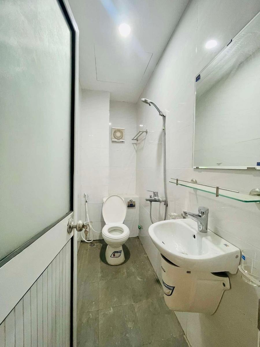 Bán Căn Hộ Dòng Tiền Ngay Ngã Tư Minh Khai - Thu Nhập Ổn Định 43m2, 5 Tầng - Giá 8.2 Tỷ