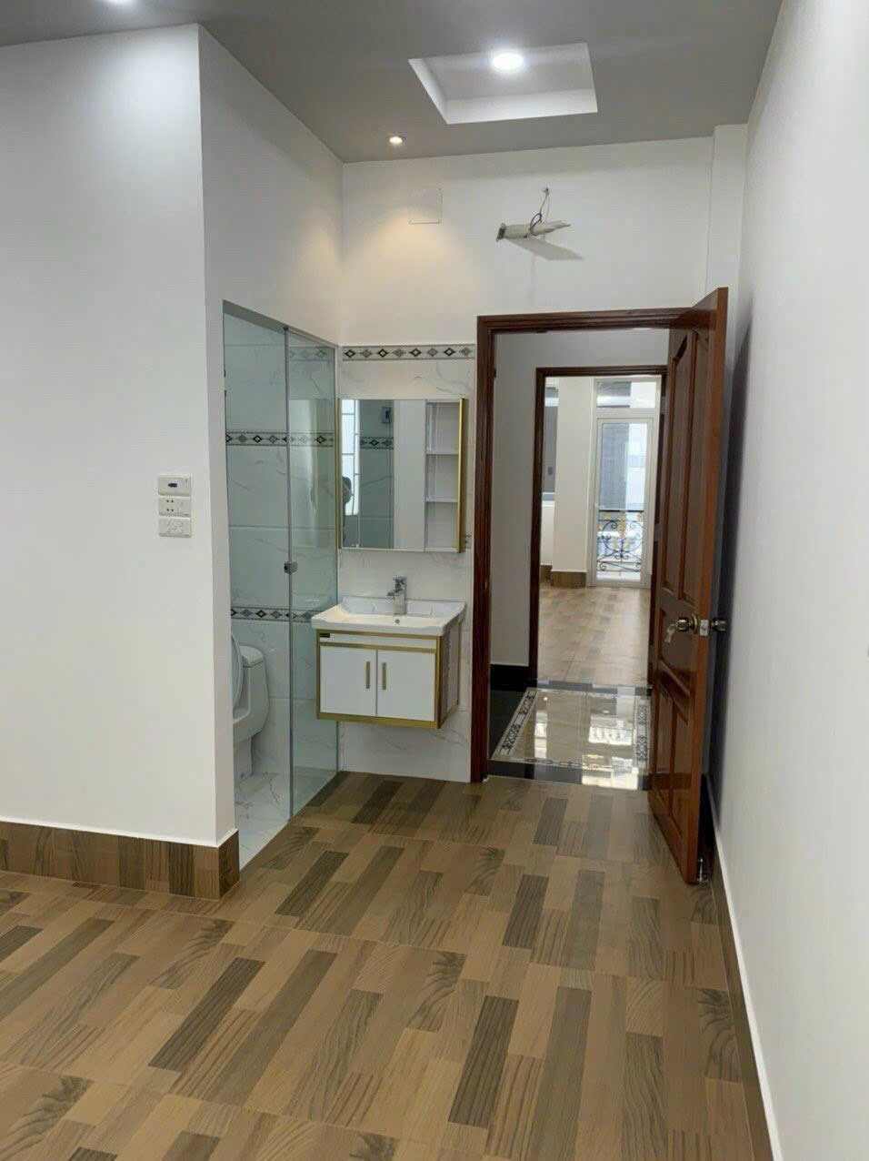 Bán Nhà Phố Quận 8 - 4x14.2m, 1 Trệt 4 Lầu - Giá 9.2 Tỷ