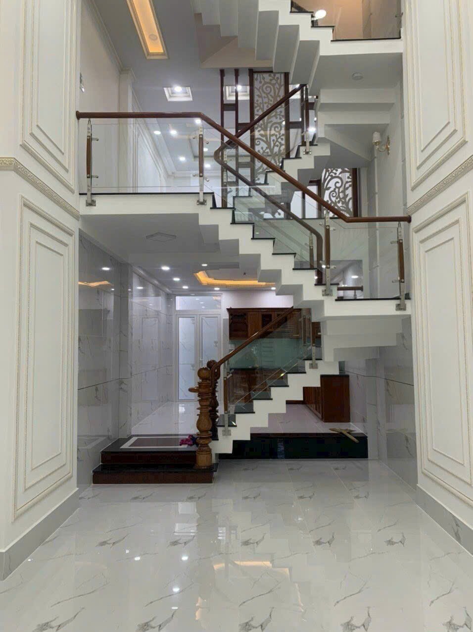 Bán Nhà Phố Quận 8 - 4x14.2m, 1 Trệt 4 Lầu - Giá 9.2 Tỷ