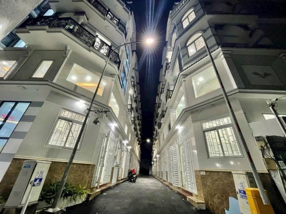 Bán Nhà Phố Quận 8 - 4x14.2m, 1 Trệt 4 Lầu - Giá 9.2 Tỷ