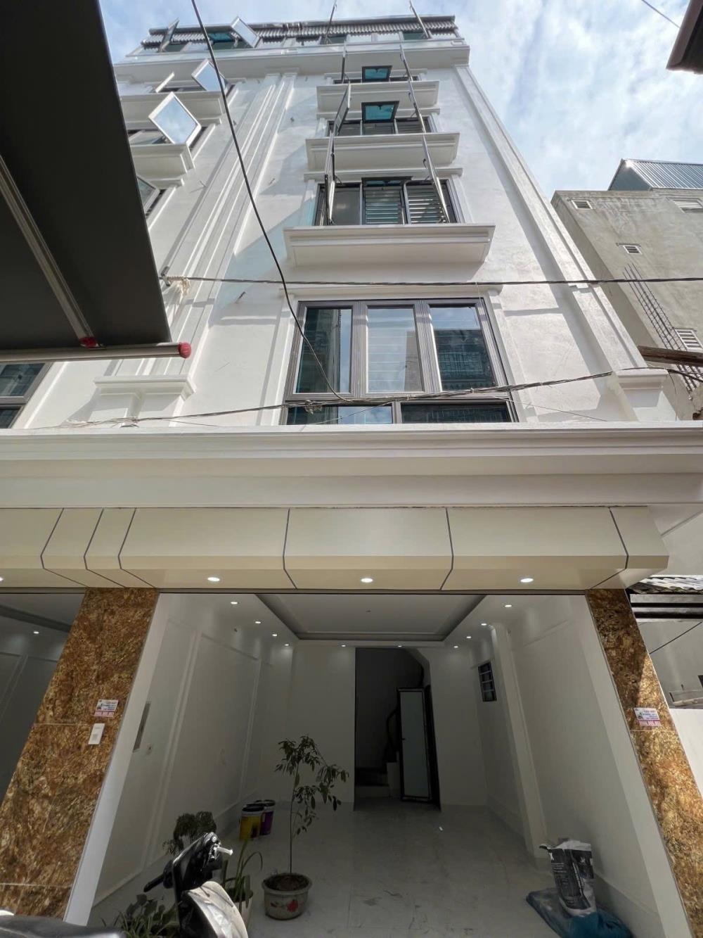 Bán gấp nhà phố Linh Đàm - 38m2 x 7 tầng - Gara ô tô, thang máy - Giá chỉ 7.8 tỷ