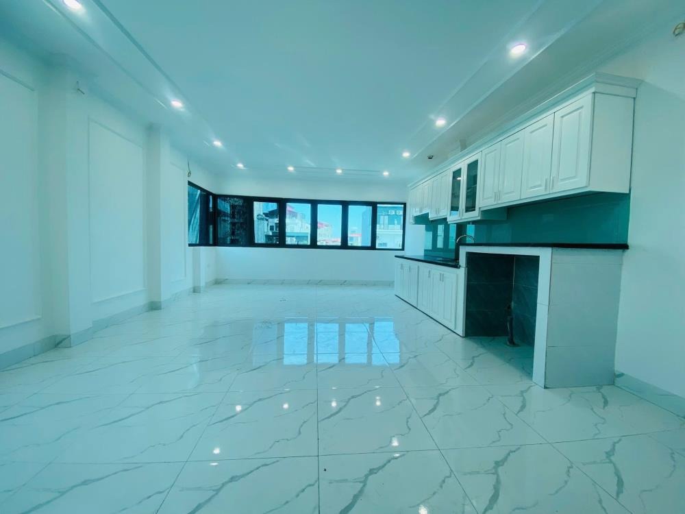 Bán gấp nhà phố Linh Đàm - 38m2 x 7 tầng - Gara ô tô, thang máy - Giá chỉ 7.8 tỷ